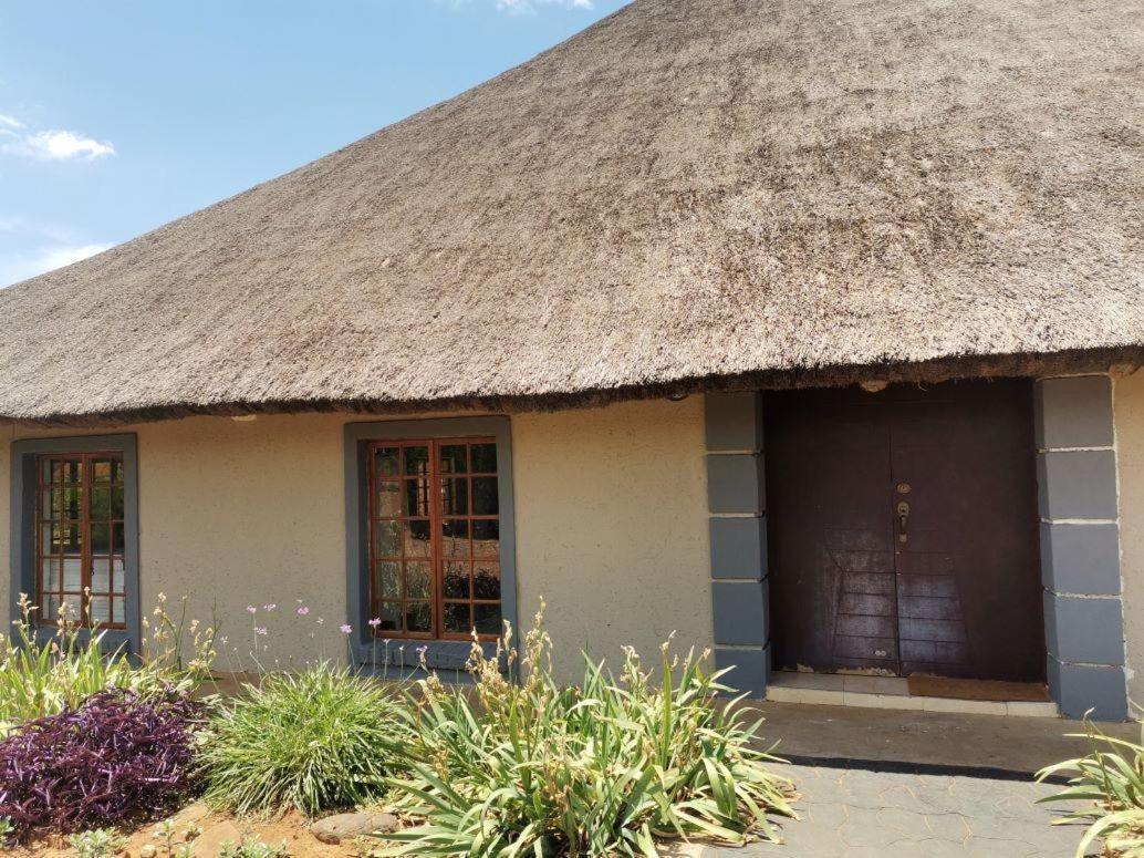 Monakaladi Gardens Function Venue And Homestead Mafikeng Exterior photo